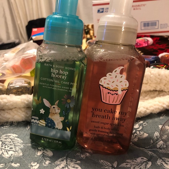 NWT Bath & Body Works Birthday 15 Pc Soap & Sanitizers - Picture 8 of 10